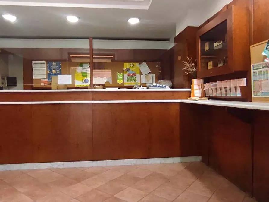 Immagine 7 di Locale commerciale in affitto  a Carrara