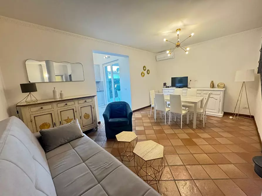 Immagine 12 di Villa in vendita  a Forte Dei Marmi