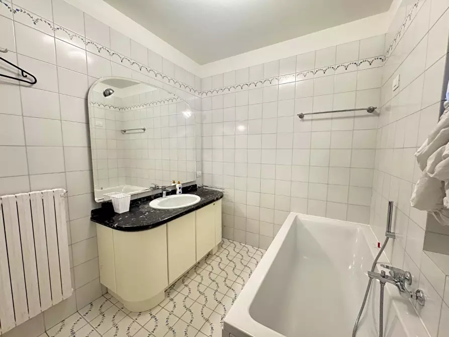 Immagine 21 di Villa in vendita  a Forte Dei Marmi