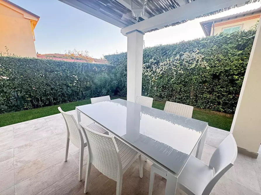 Immagine 5 di Villa in vendita  a Forte Dei Marmi