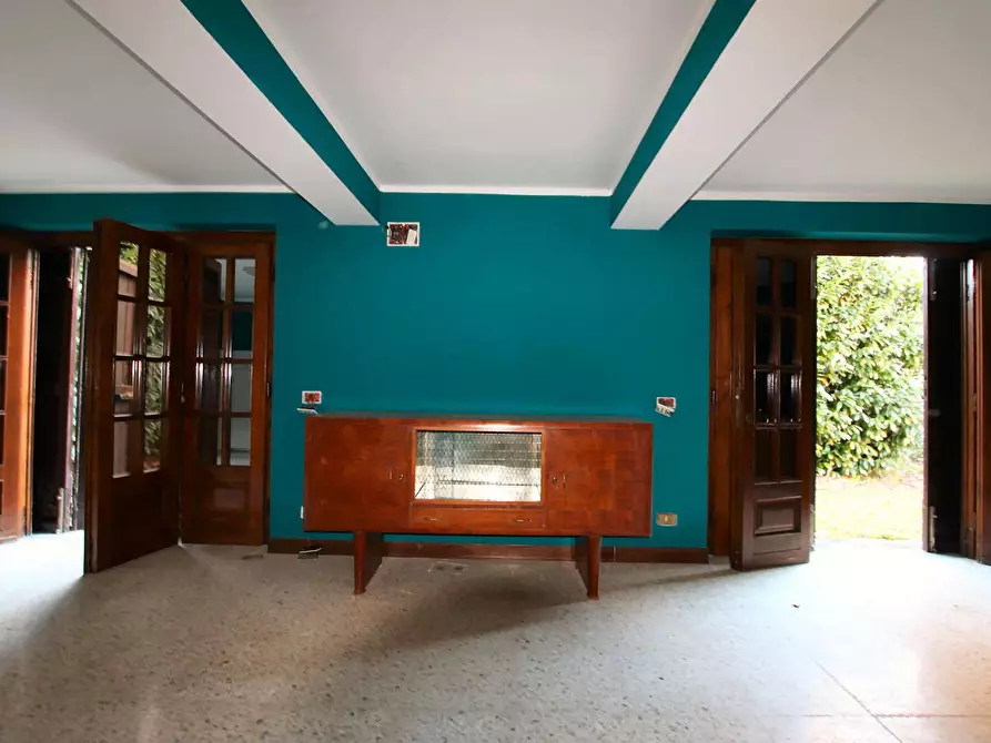 Immagine 22 di Villa in vendita  a Lucca