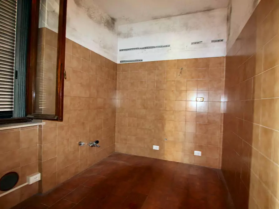 Immagine 8 di Villa in vendita  a Lucca