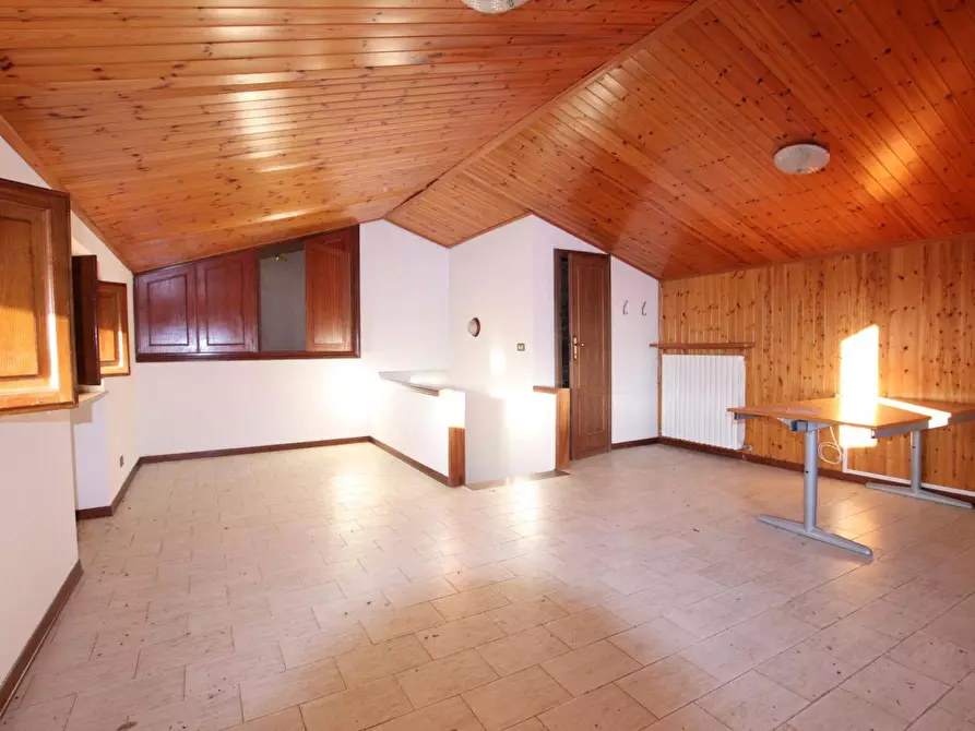 Immagine 18 di Villa in vendita  a Lucca