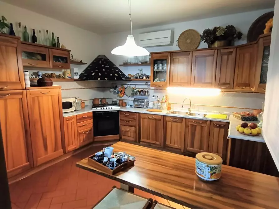 Immagine 4 di Villa in vendita  a Crespina Lorenzana