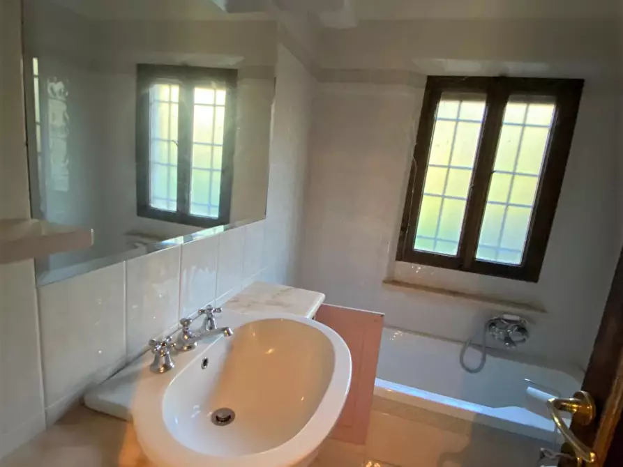 Immagine 25 di Rustico / casale in vendita  a Capannori