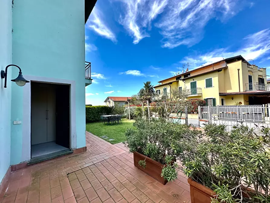 Immagine 8 di Casa quadrifamiliare in vendita  a Massarosa