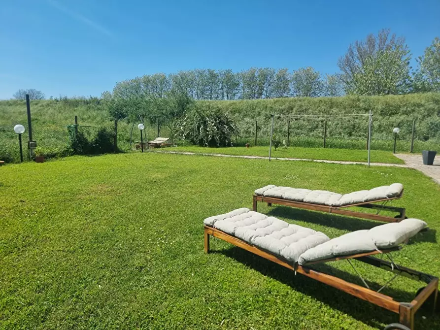 Immagine 4 di Villa in vendita  a San Giuliano Terme