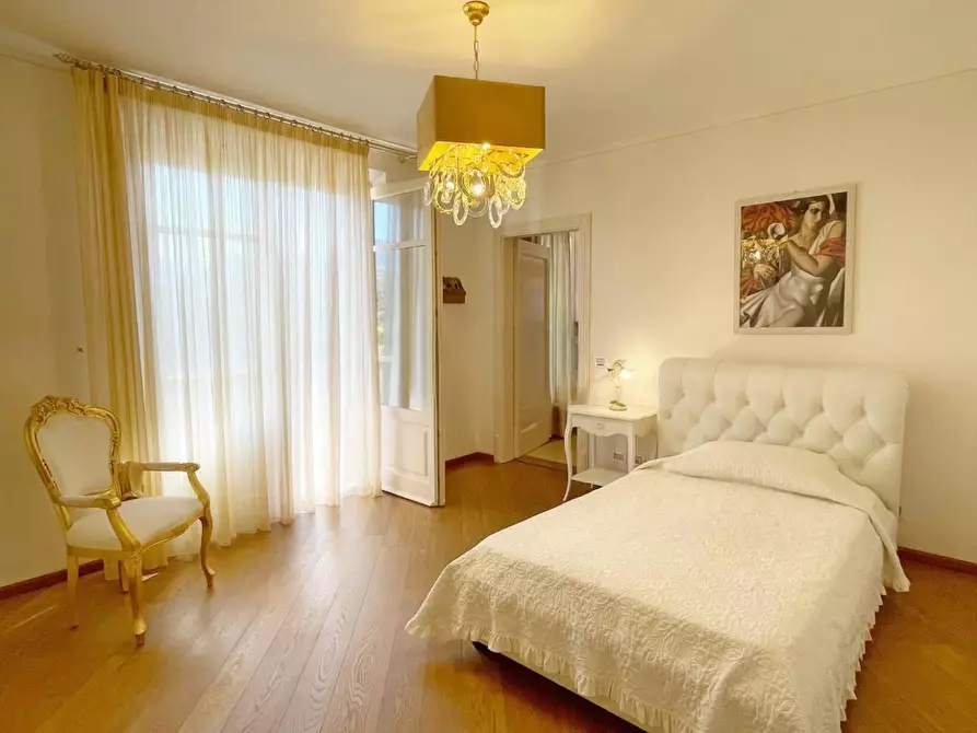 Immagine 17 di Villa in vendita  a Forte Dei Marmi