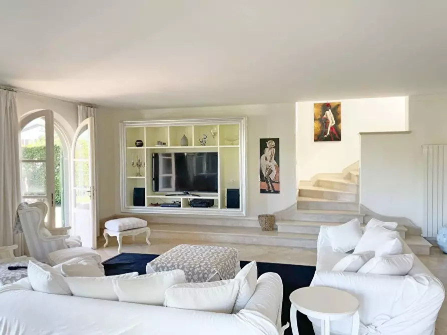 Immagine 14 di Villa in vendita  a Forte Dei Marmi