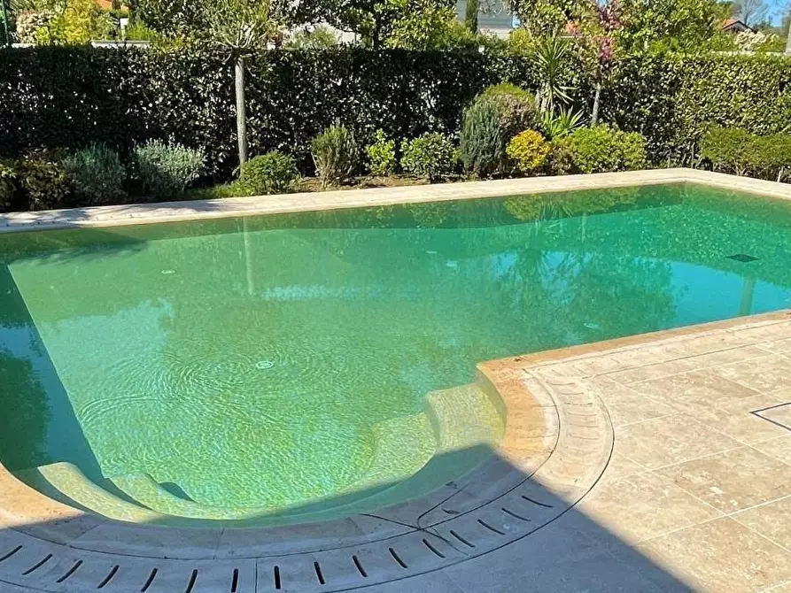 Immagine 11 di Villa in vendita  a Forte Dei Marmi