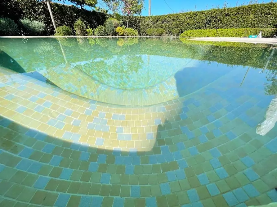 Immagine 10 di Villa in vendita  a Forte Dei Marmi