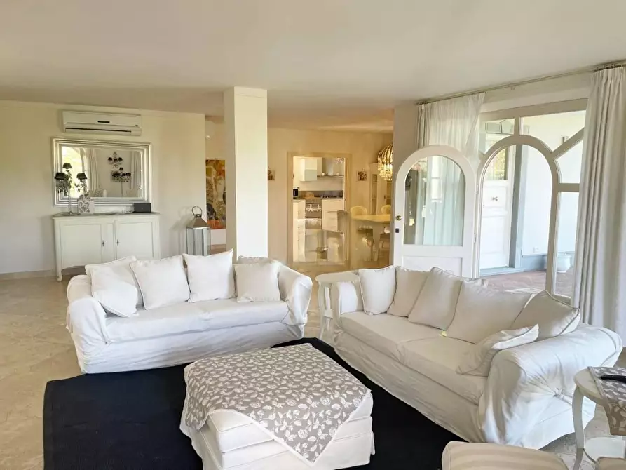 Immagine 12 di Villa in vendita  a Forte Dei Marmi