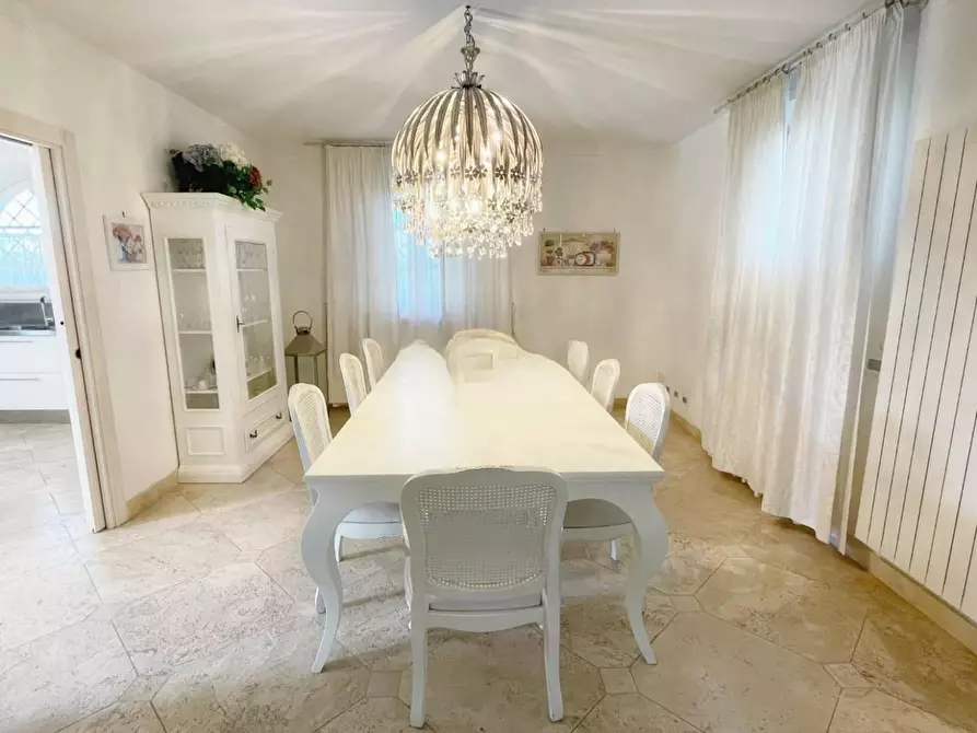 Immagine 32 di Villa in vendita  a Forte Dei Marmi