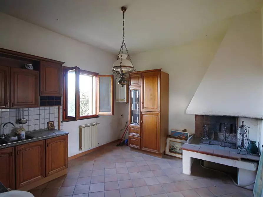 Immagine 13 di Casa colonica in vendita  a Vinci