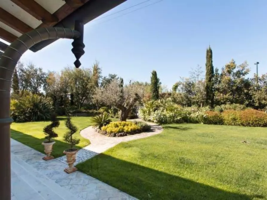 Immagine 5 di Villa in affitto  a Forte Dei Marmi