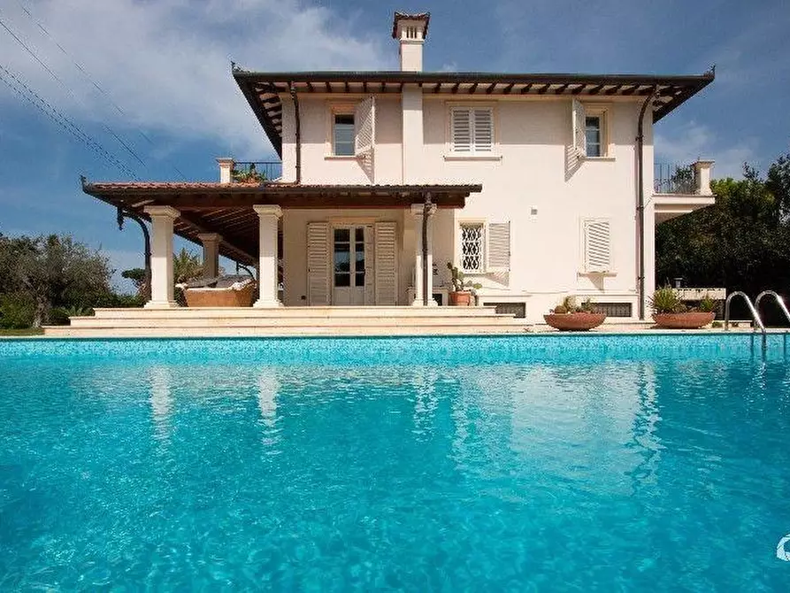 Immagine 3 di Villa in affitto  a Forte Dei Marmi