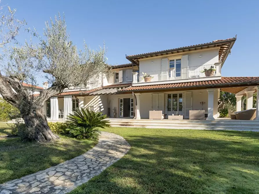 Immagine 4 di Villa in affitto  a Forte Dei Marmi