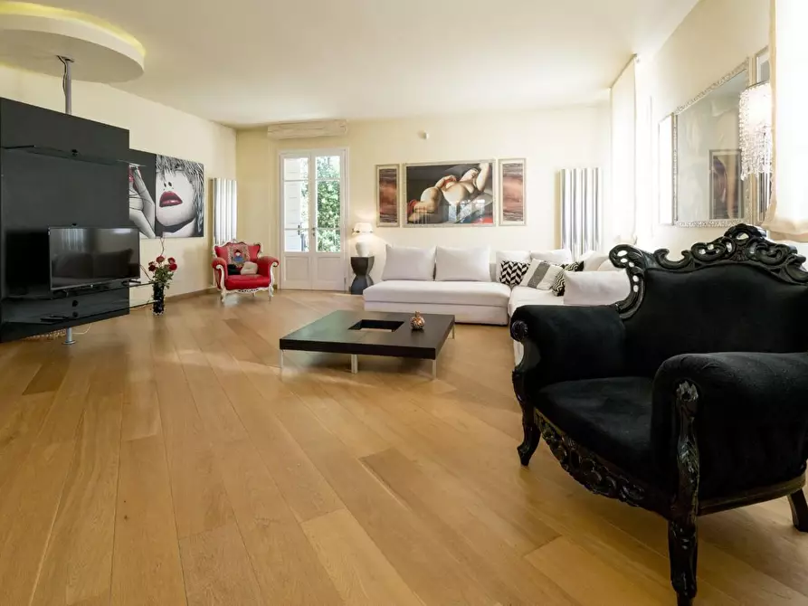 Immagine 9 di Villa in affitto  a Forte Dei Marmi