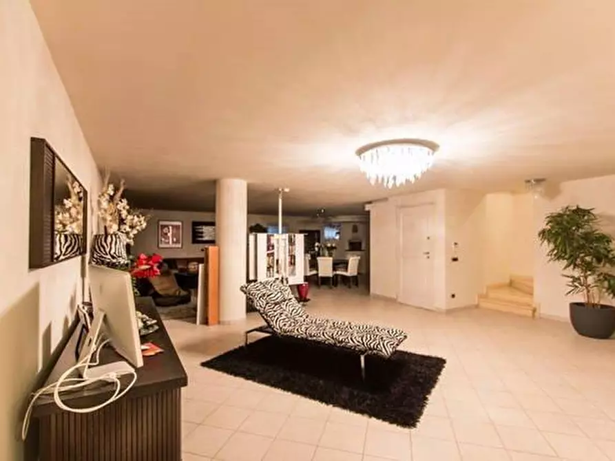 Immagine 41 di Villa in affitto  a Forte Dei Marmi