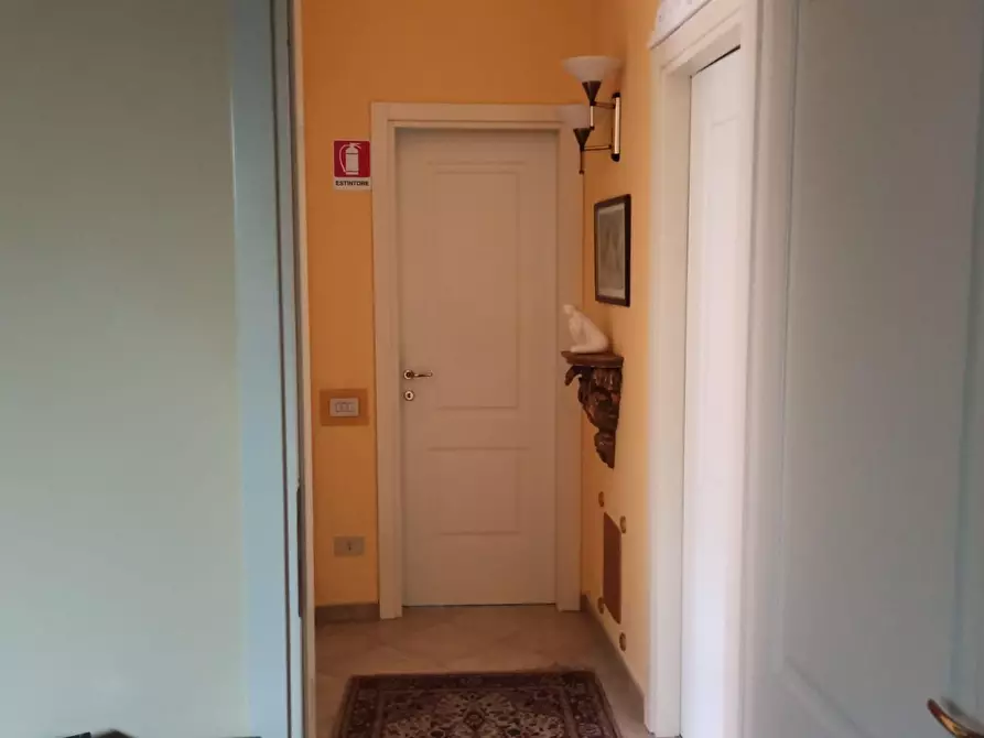 Immagine 11 di Appartamento in vendita  a Carrara