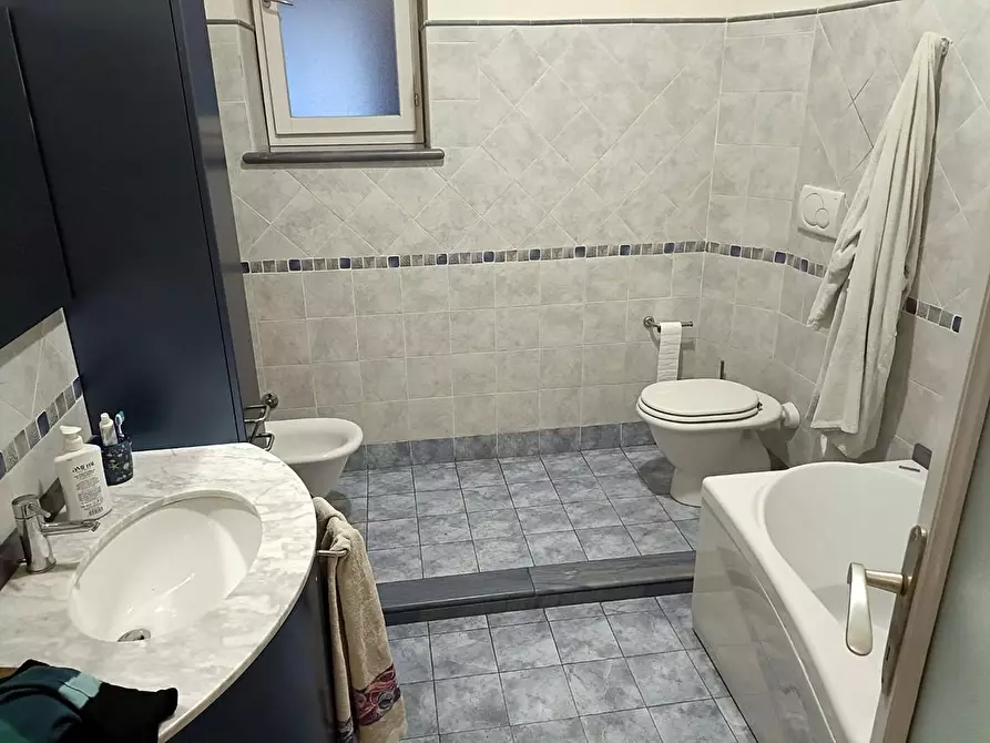 Immagine 10 di Appartamento in vendita  a Carrara