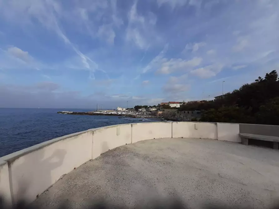 Immagine 5 di Villa in vendita  a Livorno