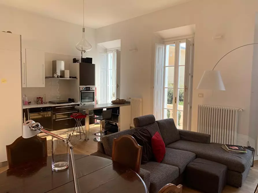 Immagine 10 di Villa in vendita  a Livorno