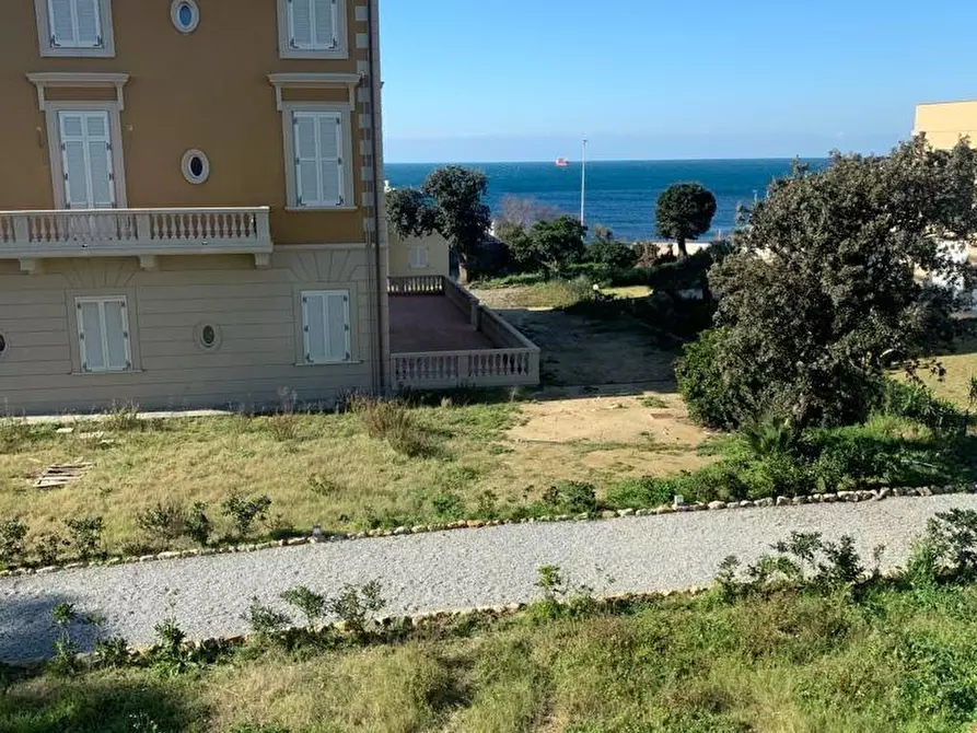 Immagine 17 di Villa in vendita  a Livorno