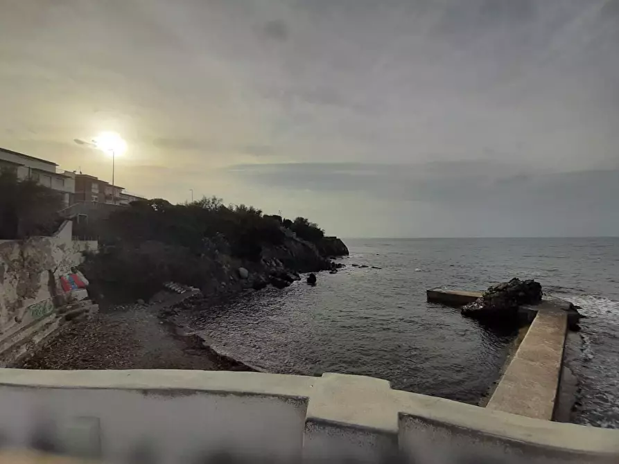 Immagine 4 di Villa in vendita  a Livorno