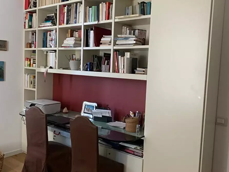 Immagine 21 di Villa in vendita  a Livorno