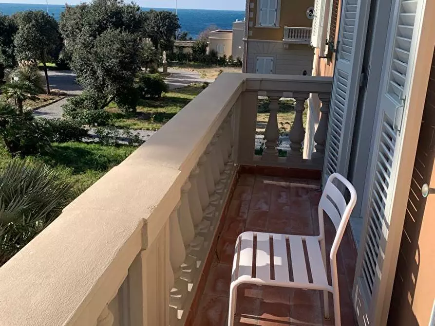 Immagine 20 di Villa in vendita  a Livorno