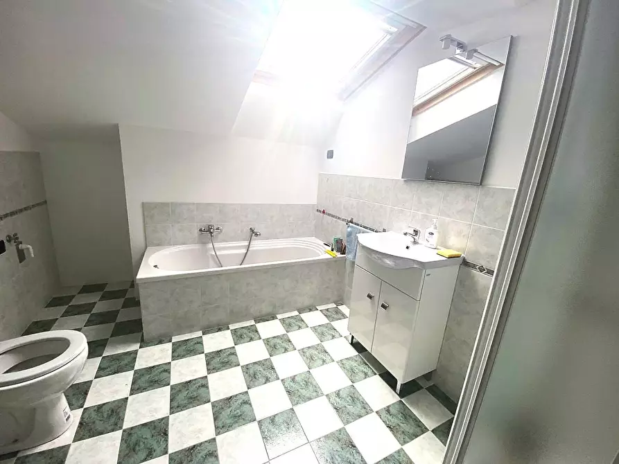 Immagine 5 di Mansarda in vendita  a Montignoso