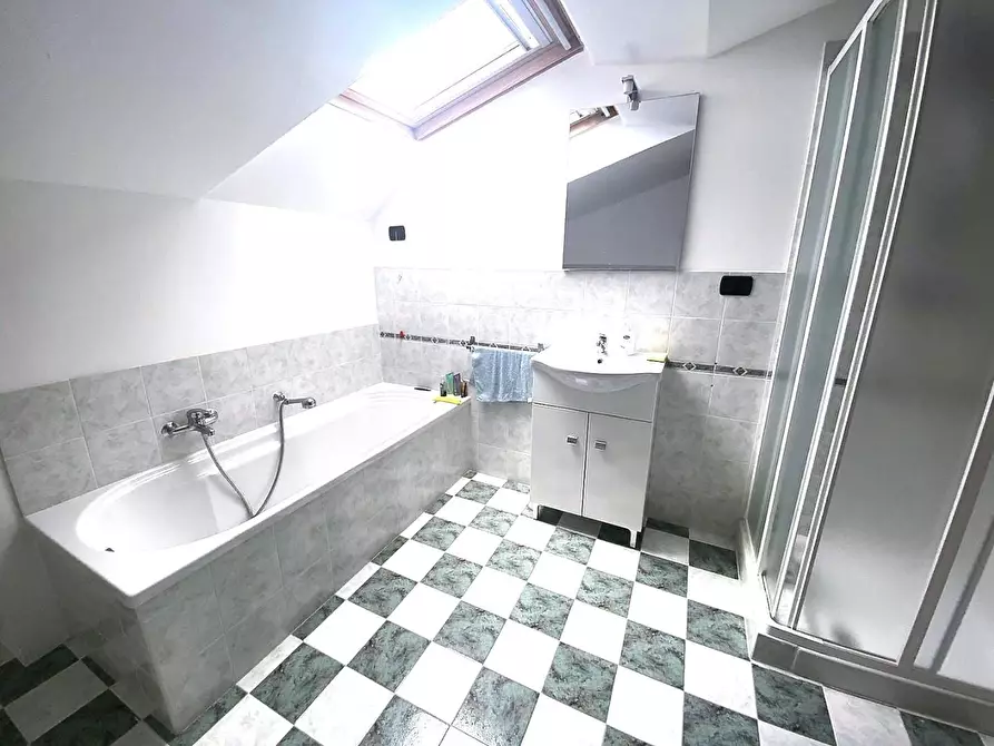 Immagine 4 di Mansarda in vendita  a Montignoso