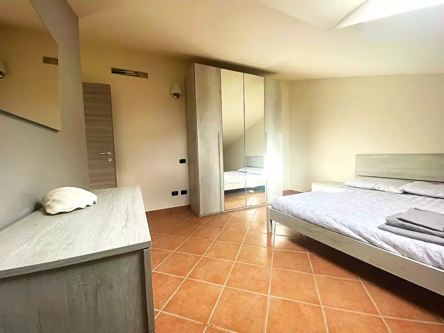 Immagine 9 di Mansarda in vendita  a Montignoso