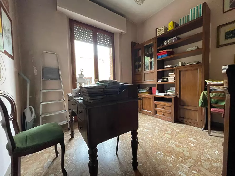 Immagine 16 di Appartamento in vendita  a Siena