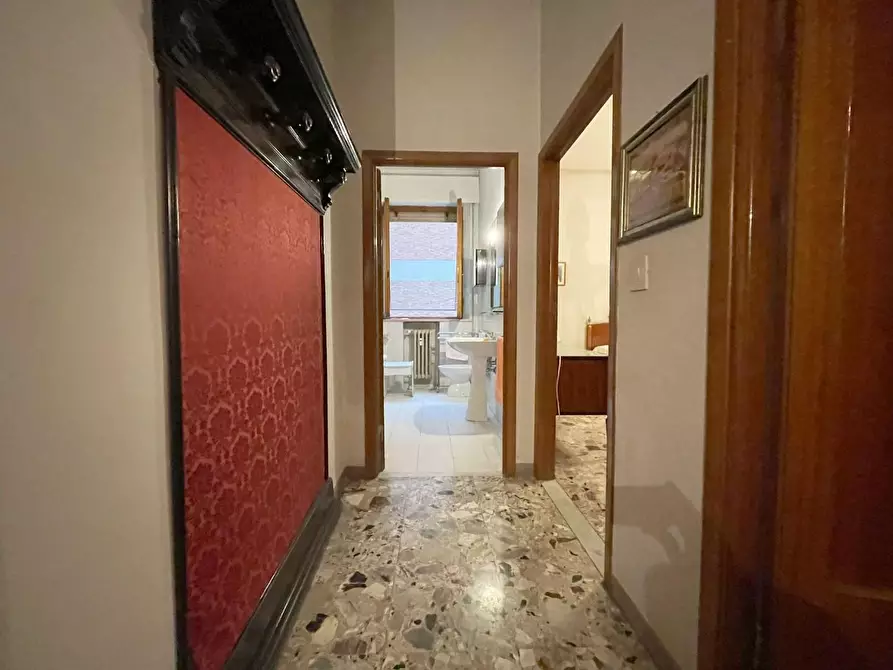 Immagine 5 di Appartamento in vendita  a Siena