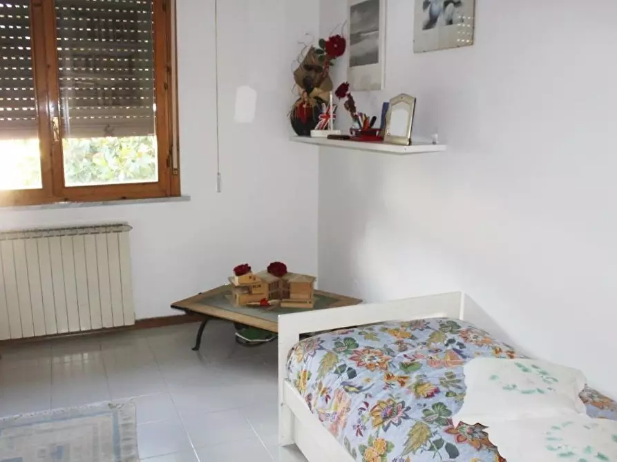 Immagine 12 di Appartamento in vendita  a Carrara