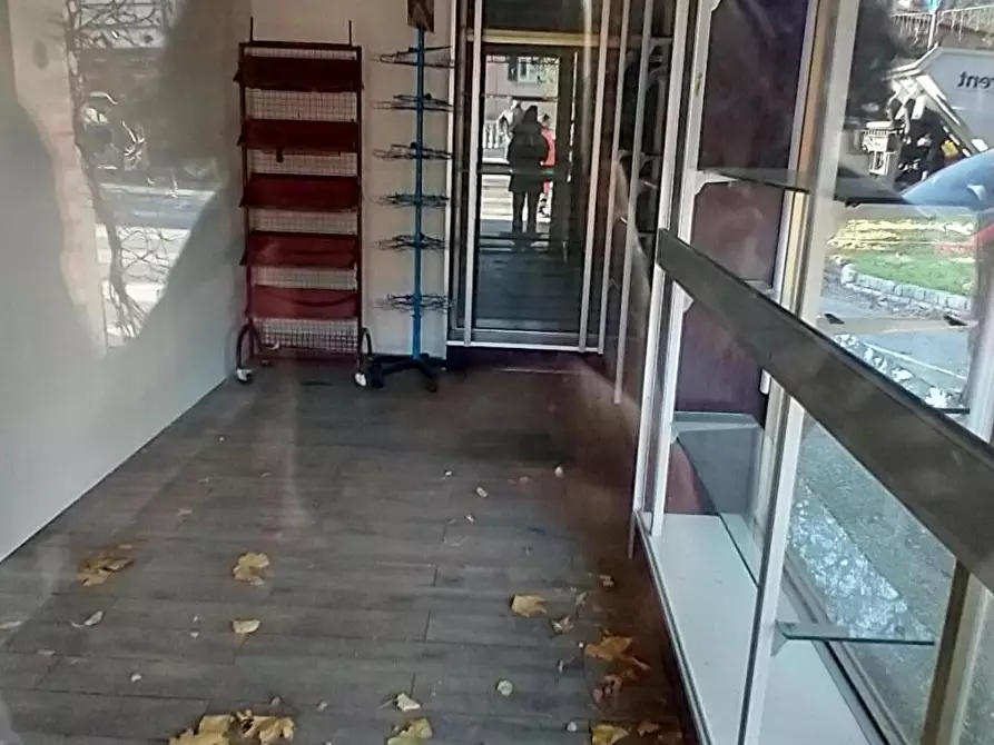 Immagine 5 di Locale commerciale in vendita  a San Giuliano Terme