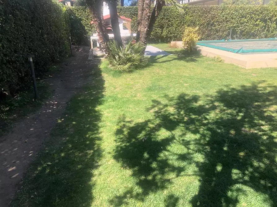 Immagine 29 di Casa semindipendente in affitto  a Forte Dei Marmi