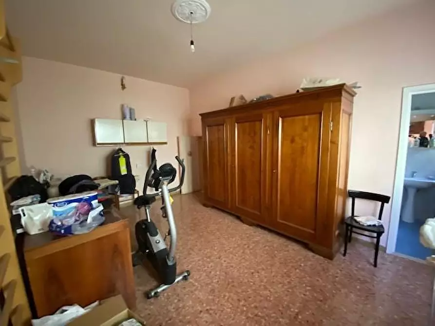 Immagine 27 di Villa in vendita  a Massa E Cozzile