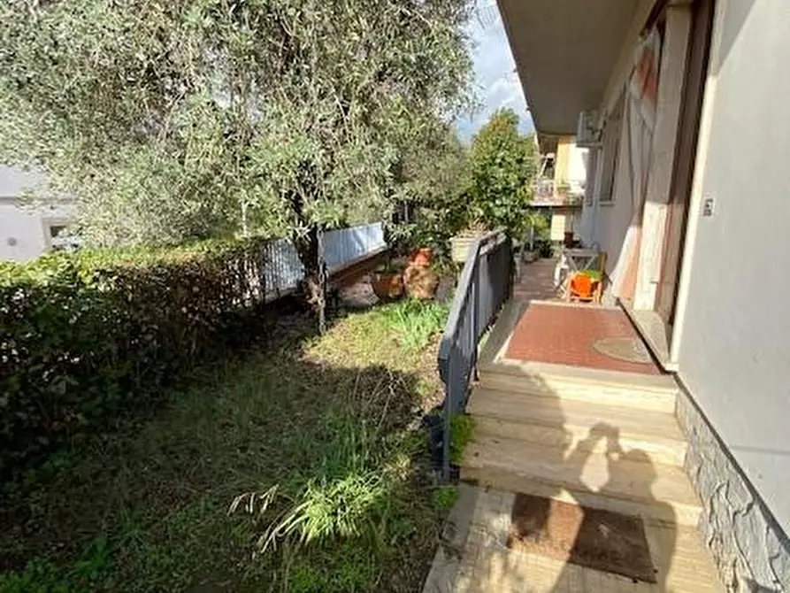 Immagine 17 di Villa in vendita  a Massa E Cozzile