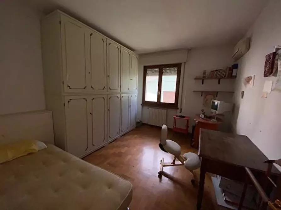 Immagine 11 di Villa in vendita  a Massa E Cozzile