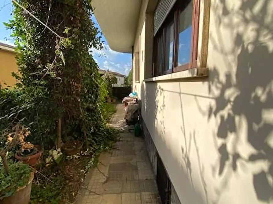 Immagine 24 di Villa in vendita  a Massa E Cozzile