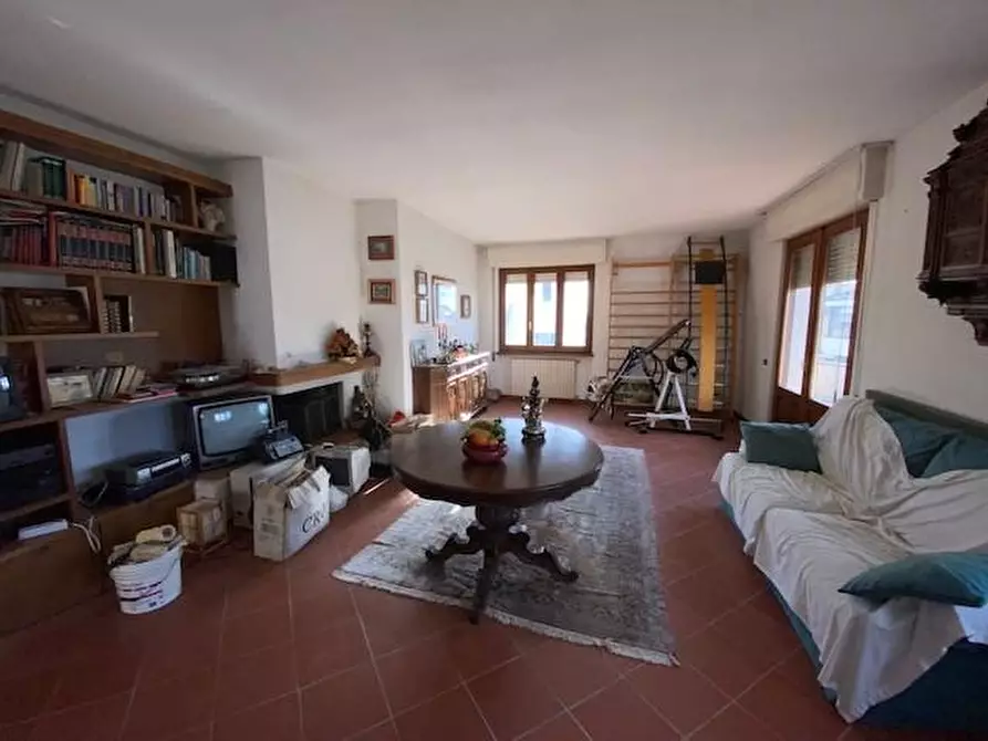 Immagine 3 di Villa in vendita  a Massa E Cozzile