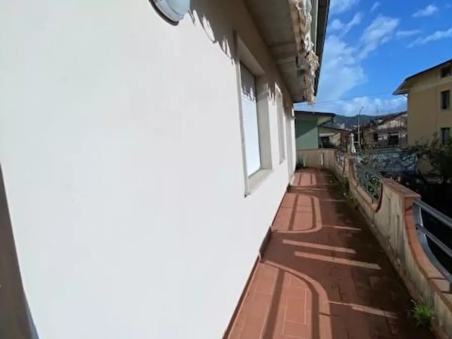 Immagine 21 di Villa in vendita  a Massa E Cozzile