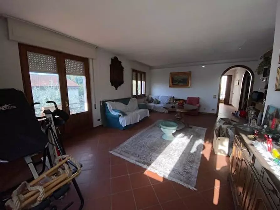 Immagine 6 di Villa in vendita  a Massa E Cozzile