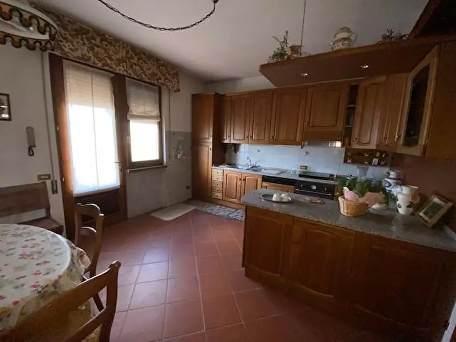 Immagine 8 di Villa in vendita  a Massa E Cozzile