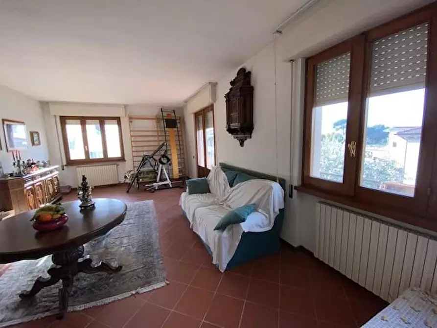 Immagine 5 di Villa in vendita  a Massa E Cozzile