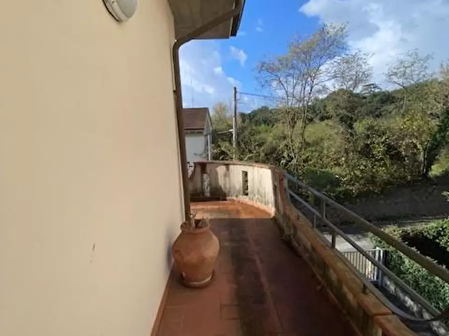Immagine 19 di Villa in vendita  a Massa E Cozzile
