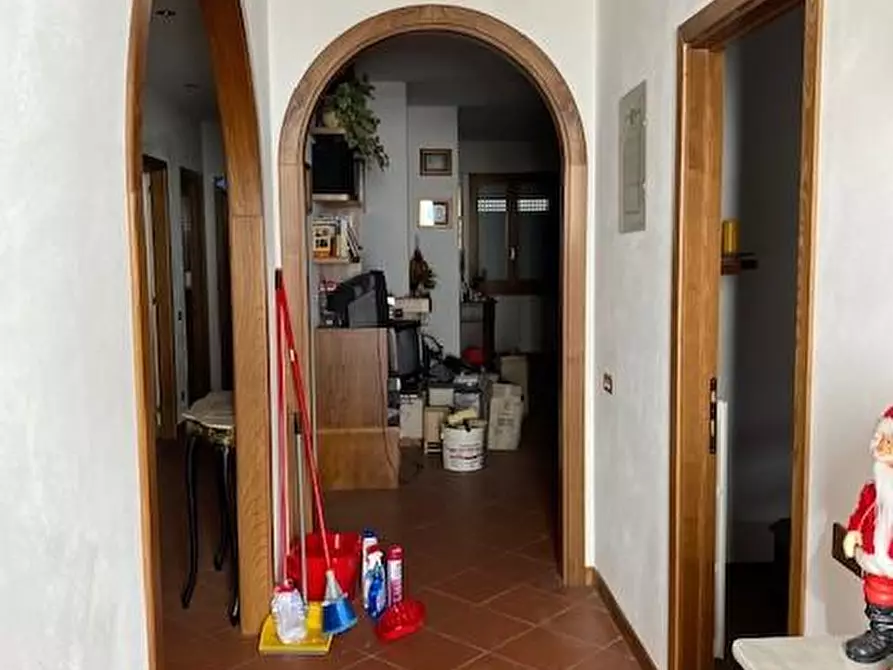 Immagine 7 di Villa in vendita  a Massa E Cozzile